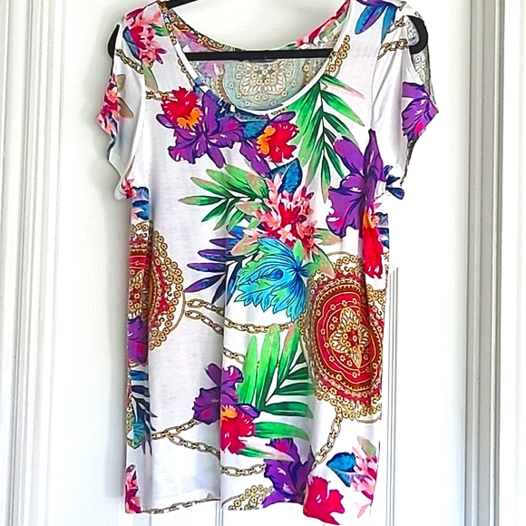 Jennifer Lopez top with cut out shoulders - Picture 2 of 4